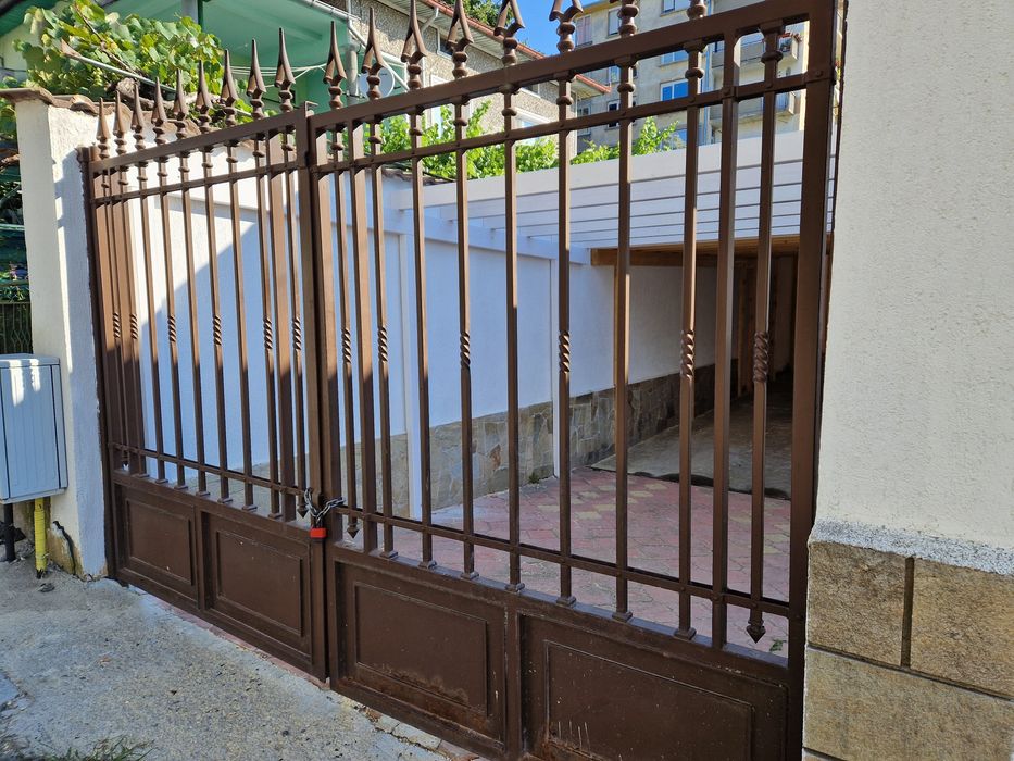 Портална врата от ковано желязо