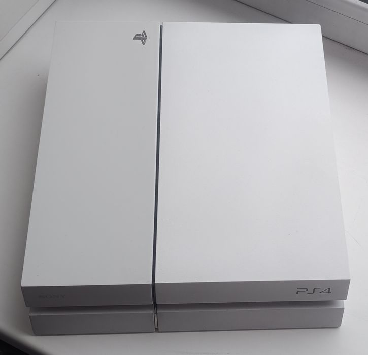 Продам Sony Playstation 4
