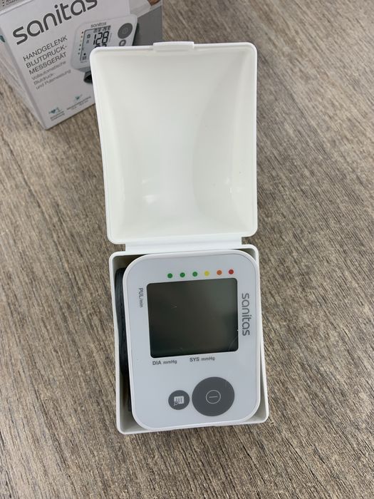 Tensiometru Sanitas SBC 22 pentru incheietura mainii
