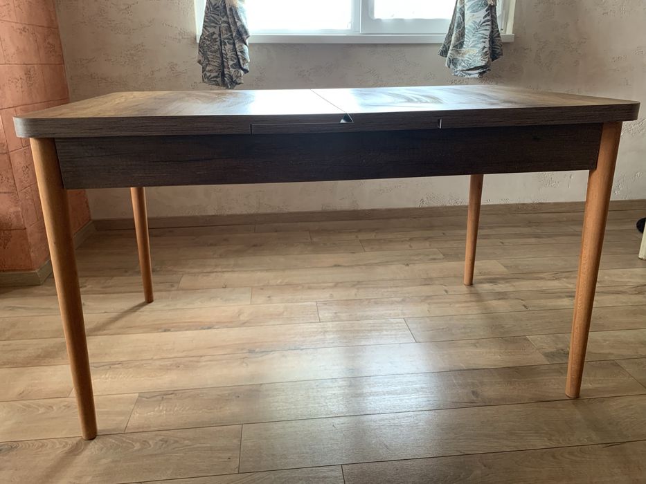 Трапезна маса разтегателна