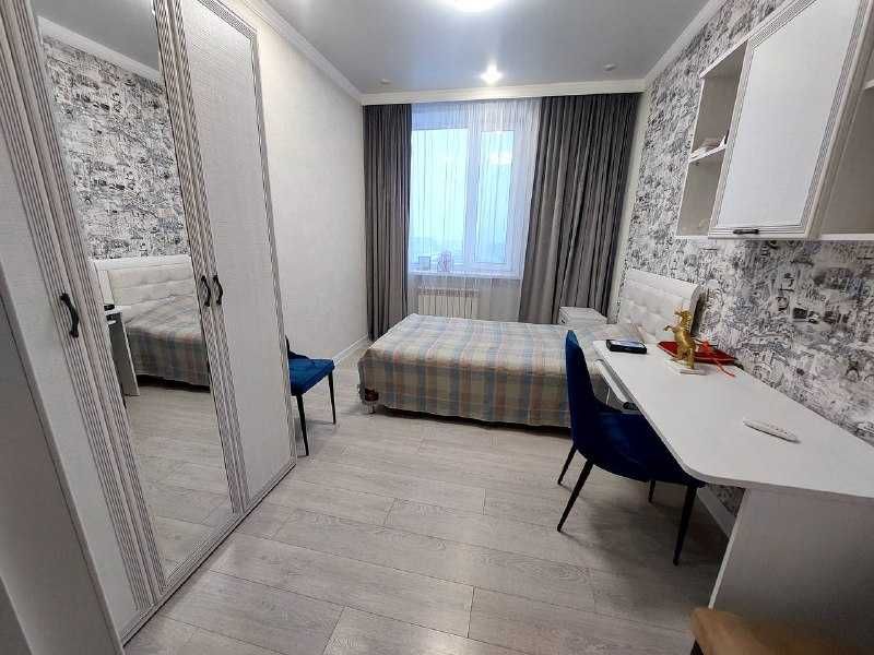 Продается 3- комн квартира Степной 2 д2/4