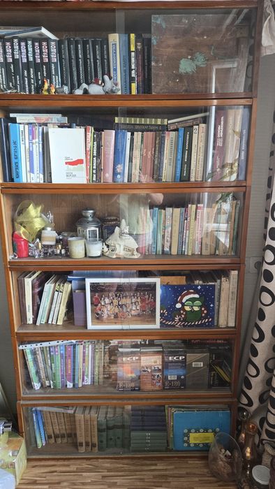 Полки для книг, книжный стеллаж