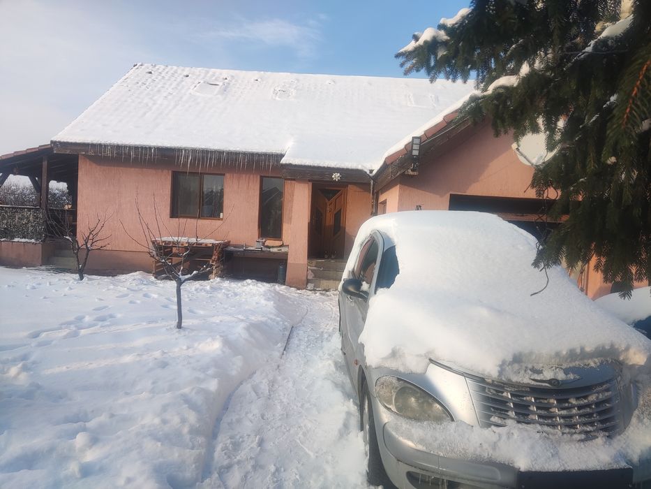 Vînd casă mobilata utilată