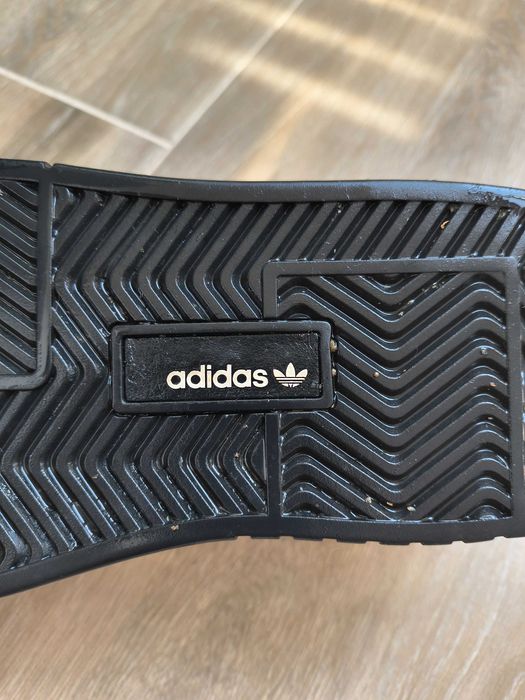 Apuci Adidas cu fermoar 38