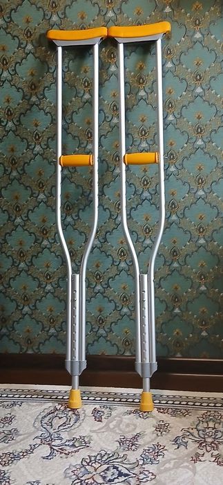 Костыли детские лёгкие новые.