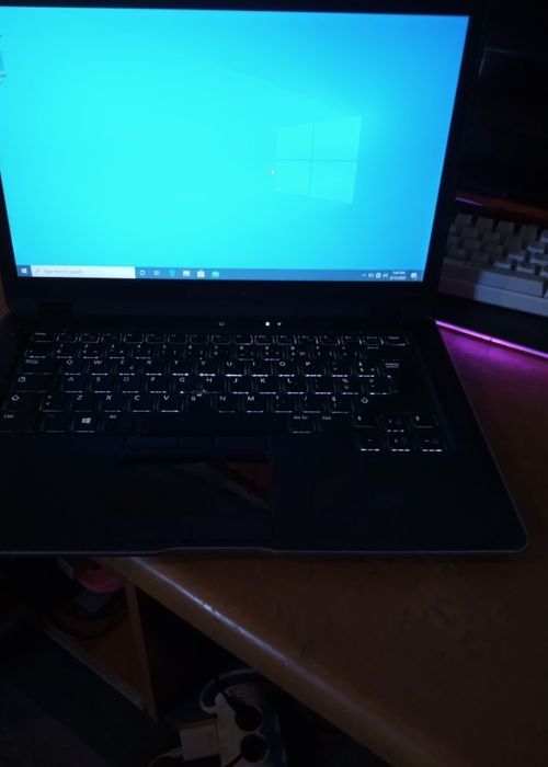 vând sau schimb Dell latitude