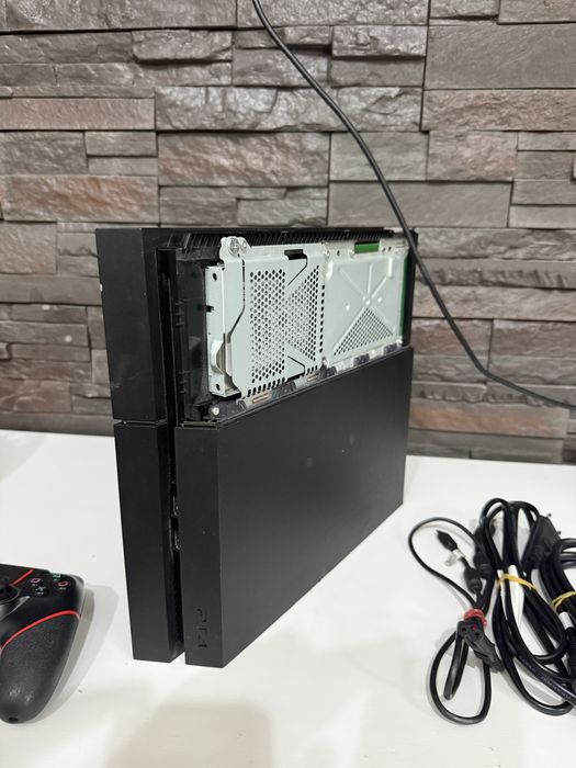 PS4 500GB – functioneaza perfect, gata de joc!