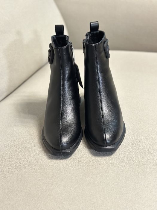 Новые женские зимние сапоги