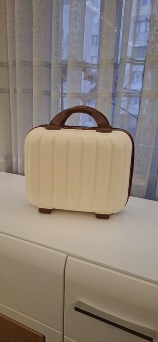 Куфарче за козметика за път