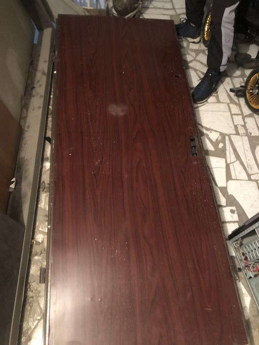 Выходной дверь железный