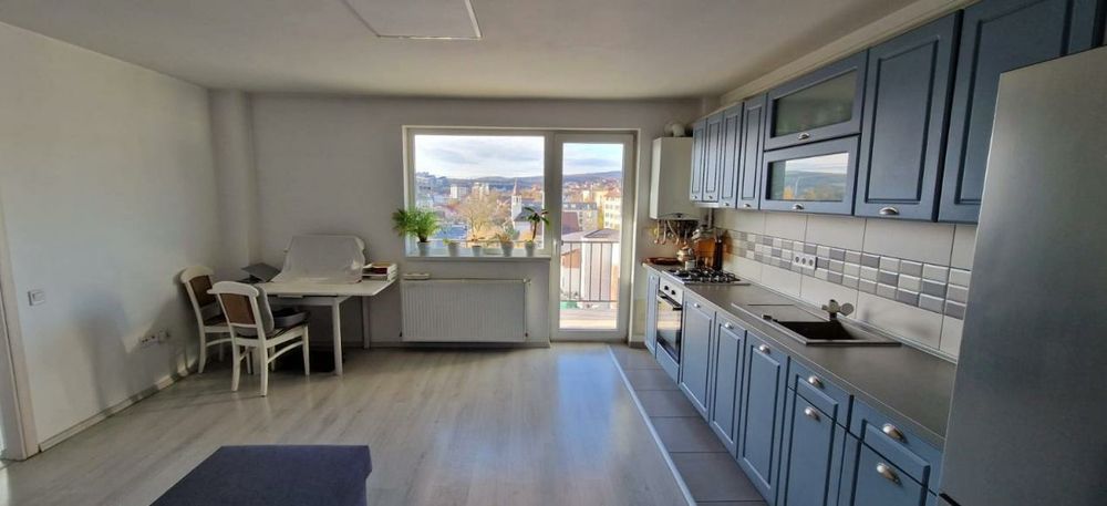 Închiriez apartament