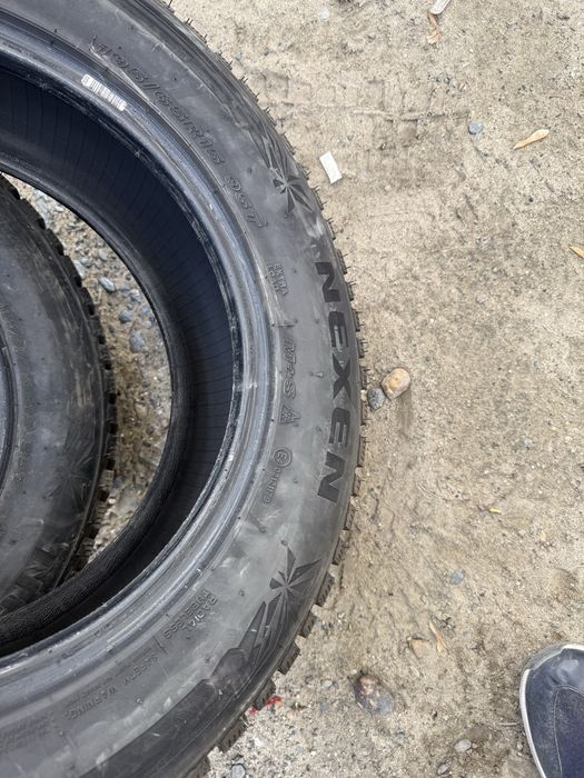 Продам 2 шипованные шины 195x65x15