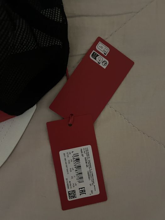 Шапка HUGO черно/червена