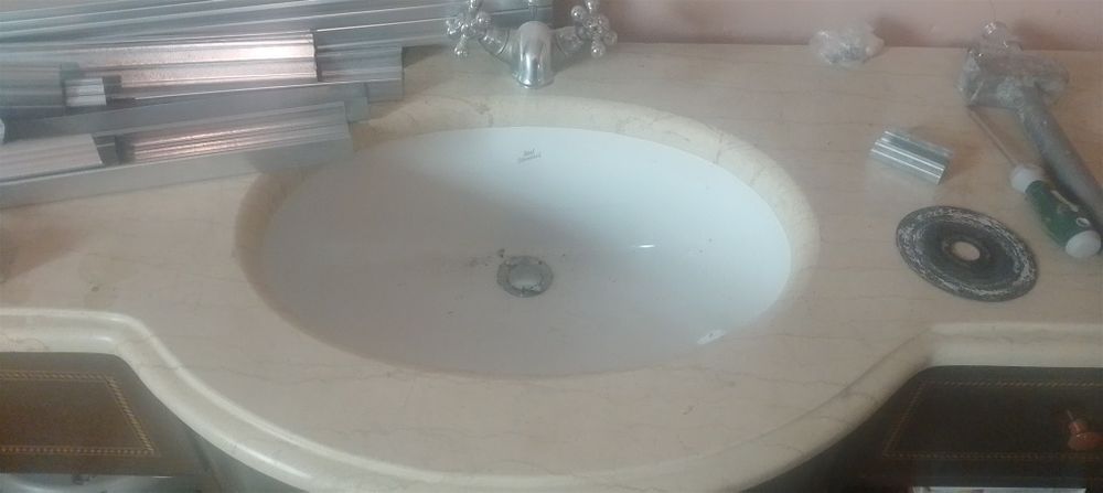 Продавам шкаф със мивка