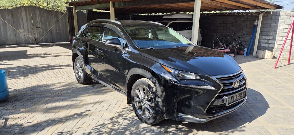 Автомобиль Lexus NX200