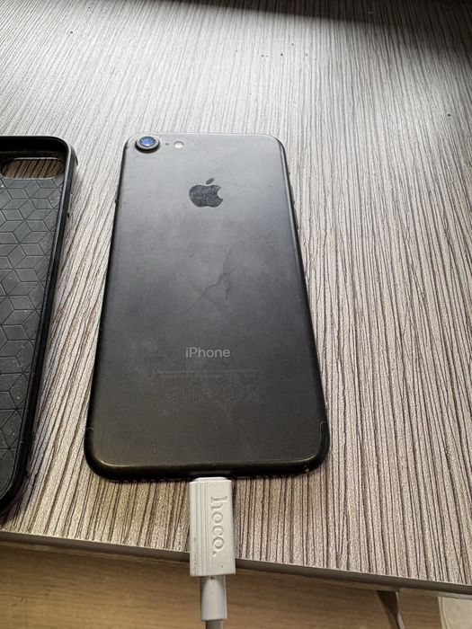 Apple Iphone 7  98% battery