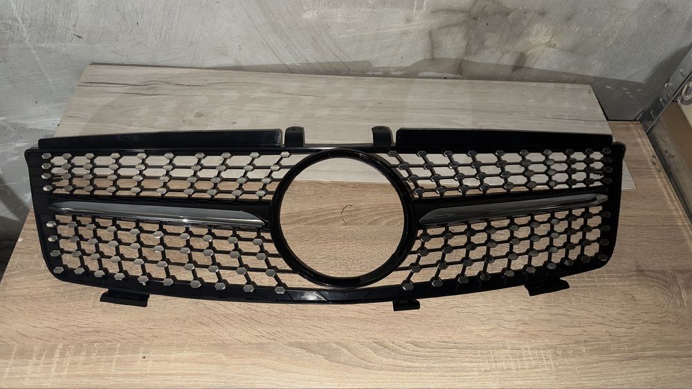 Предна черна решетка за мерцедес ML 164 фейслифт oт 2009-2011 тунинг