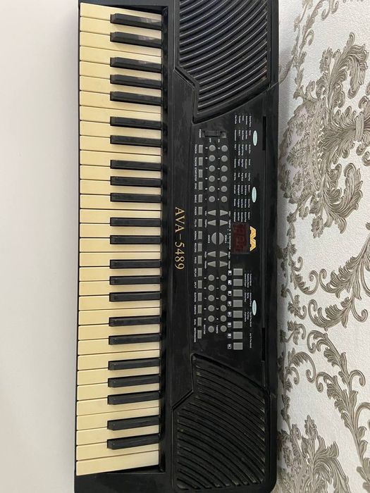 Продам синтезатор