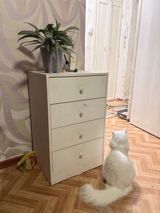 Продам тумбочку