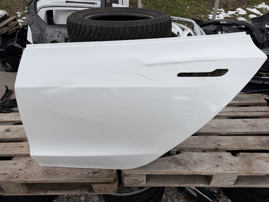 Врата Tesla Model 3