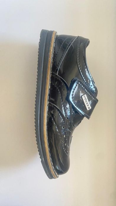 Продам туфли классика на мальчика