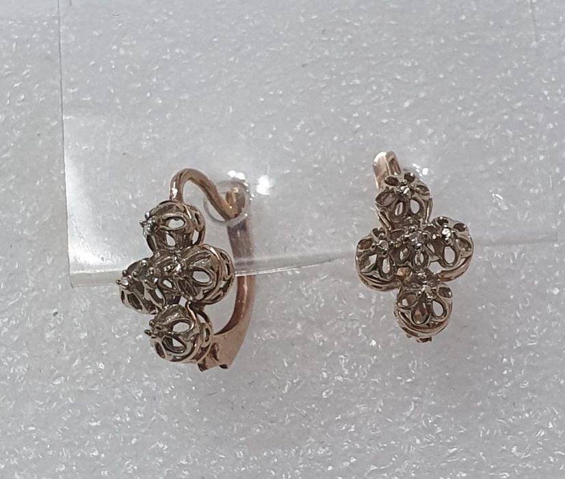 Серьги    бриллиантиком.