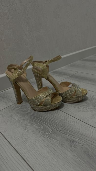 Продаётся платье