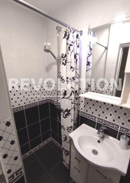 Дава се под наем Едностаен апартамент в Варна, Център - 40 кв.м за 378.93 € - Снимка #4