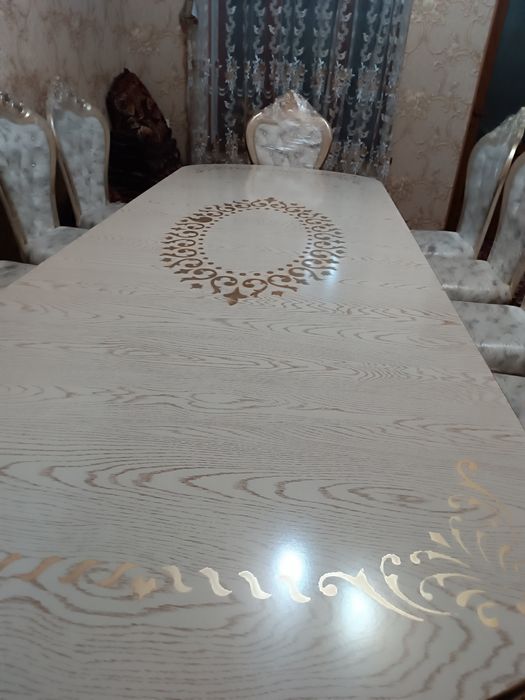 Mehmonhona uchun yangi stol stul