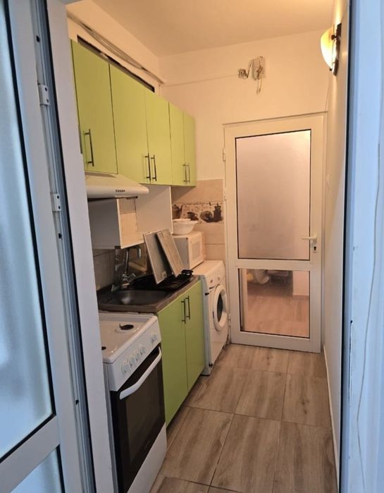 INCHIRIEZ Garsoniera zona Piata Nicolina