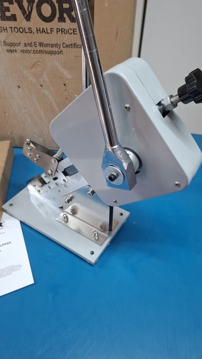 Клипс машина за запечатване на всякакви обвивки на колбаси,торбички..