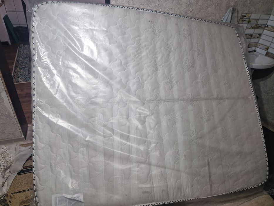 Продам матрас 160 200