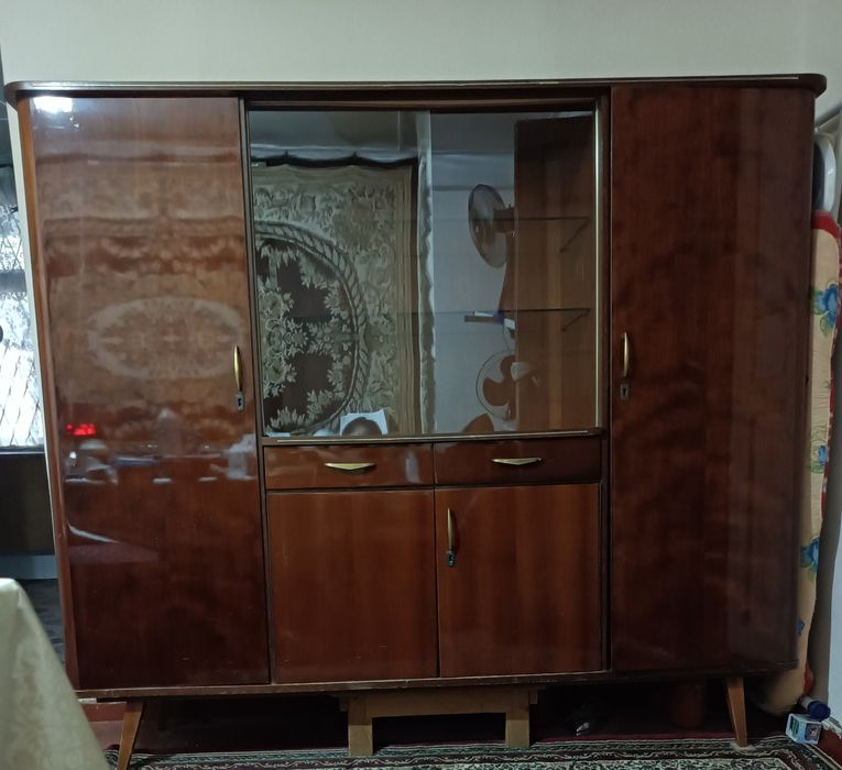 Шкаф-сервант германского производства