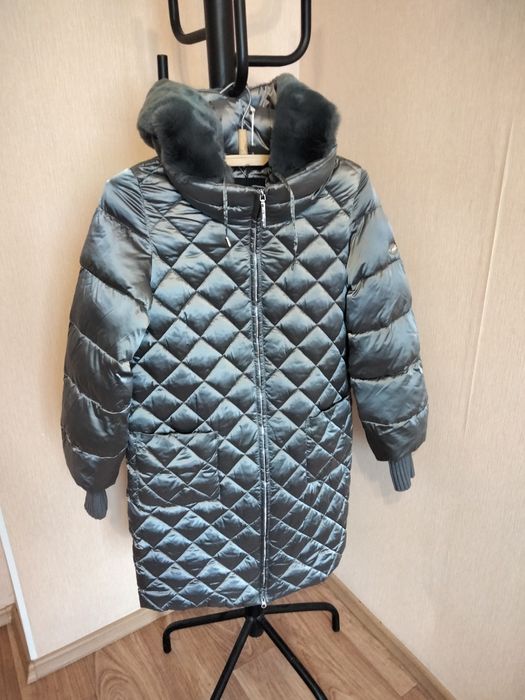 Женский зимний пуховик.