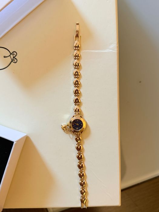 Малък женски часовник