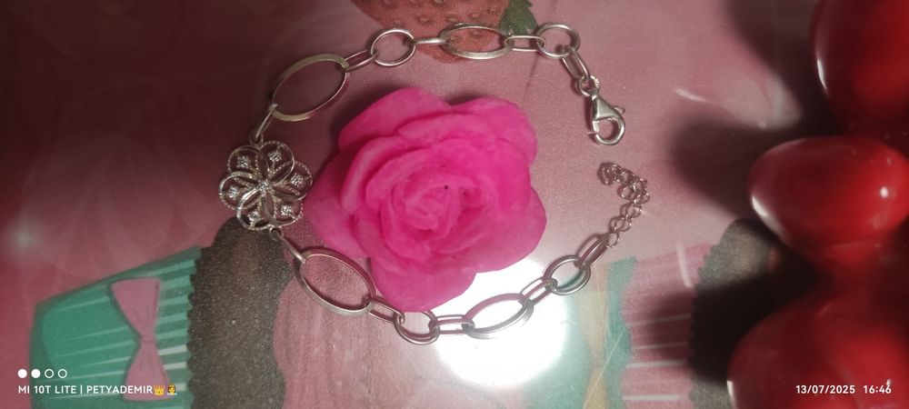 Сребърна гривна цвете с камъчета