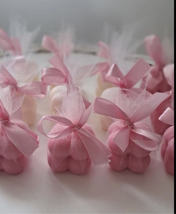 Подаръчета за сватби кръщенета поводи свещи