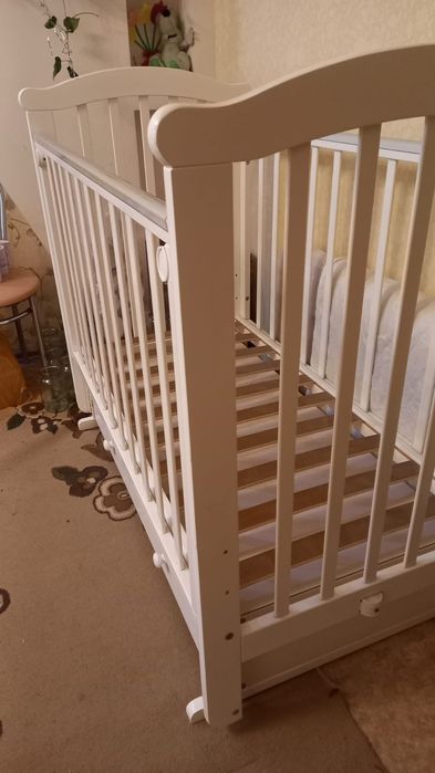 Продам детскую кровать, дерево