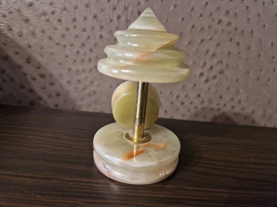 Часы из камня оникс