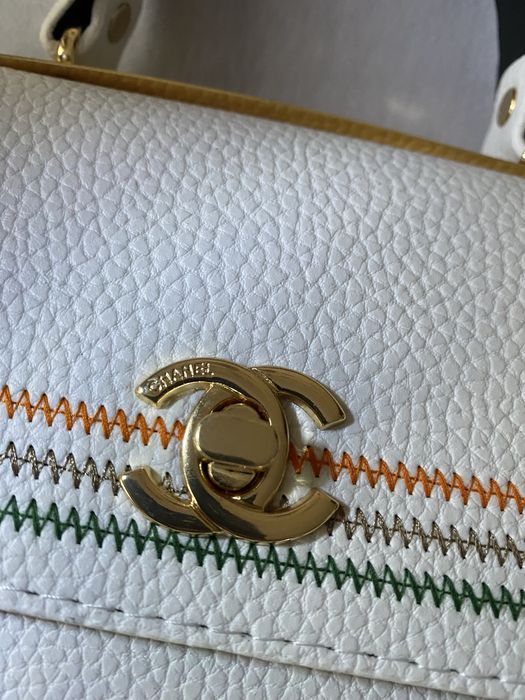 Бяла дамска чанта