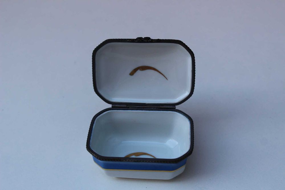Cutie bijuterii, portelan colectie LIMOGES La Seynie Paint Main 1737