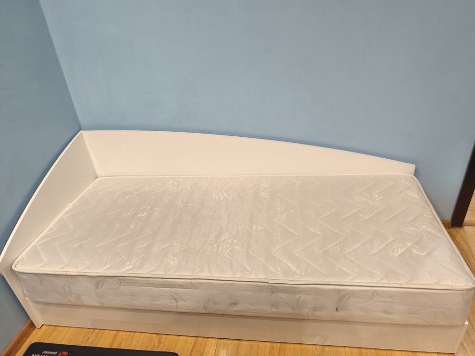 Единично легло с матрак