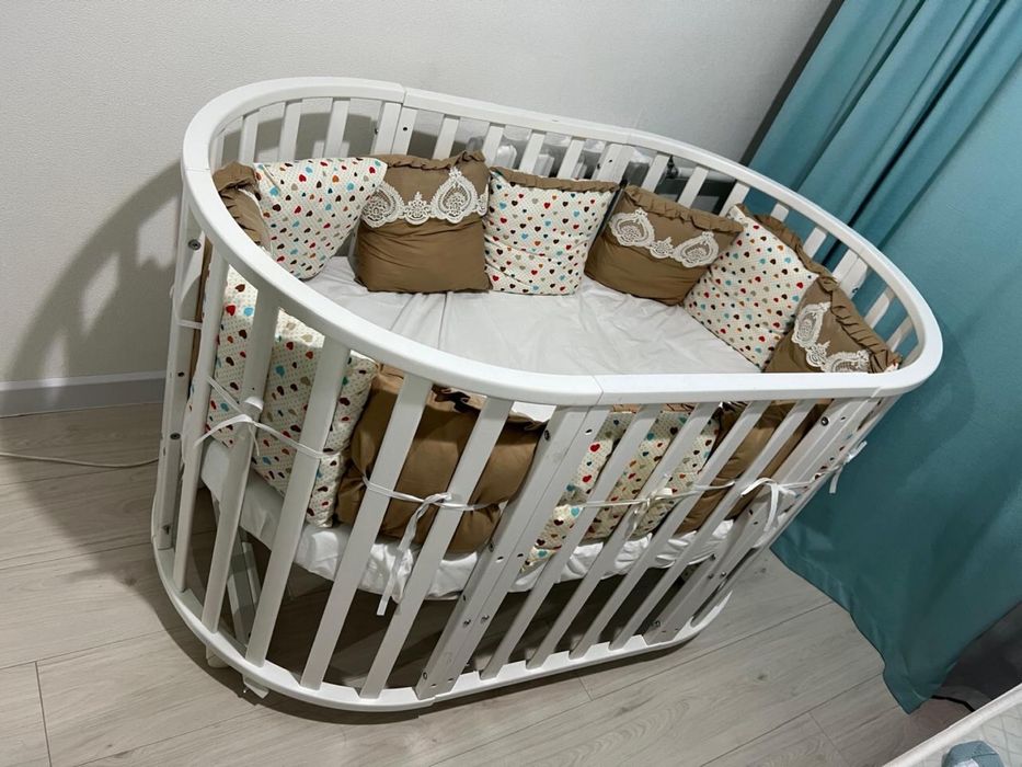 Детскоя кроватка трансформер с маятником