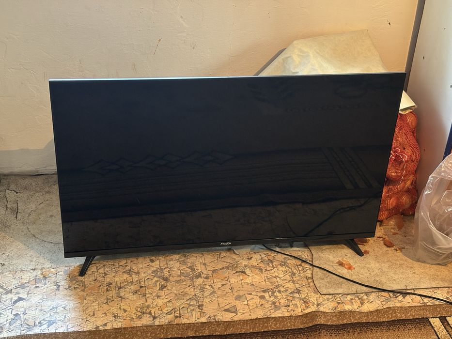 Продам телевизор новый смарт