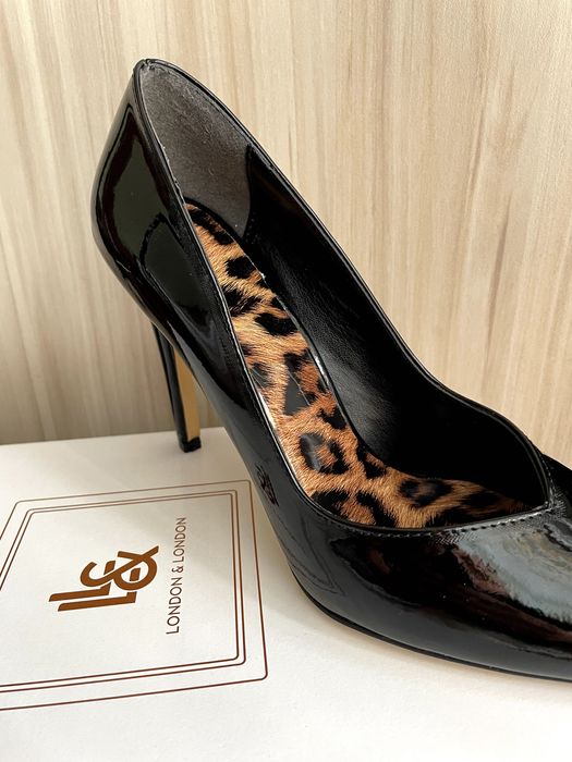 Чисто Нови черни лакирани токчета