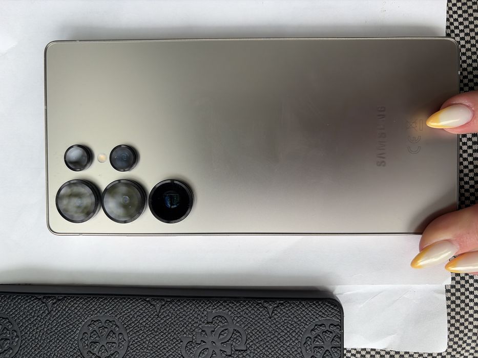 Продавам Samsung S25 ultra 512 gb