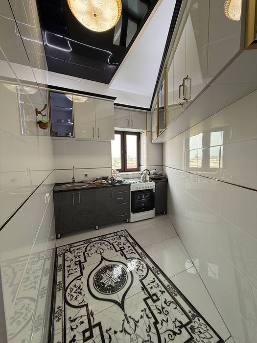 Квартира сотилади Уржуза якинида