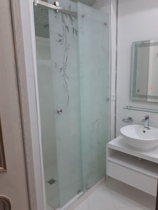 Душевые кабины  с закалённого стекла