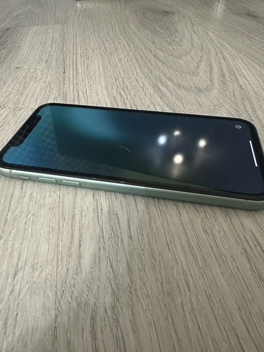 Продам iPhone 11, 64 GB, ярко-зелёный