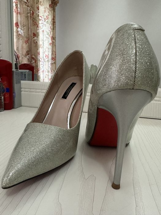 Красивые нарядные туфли